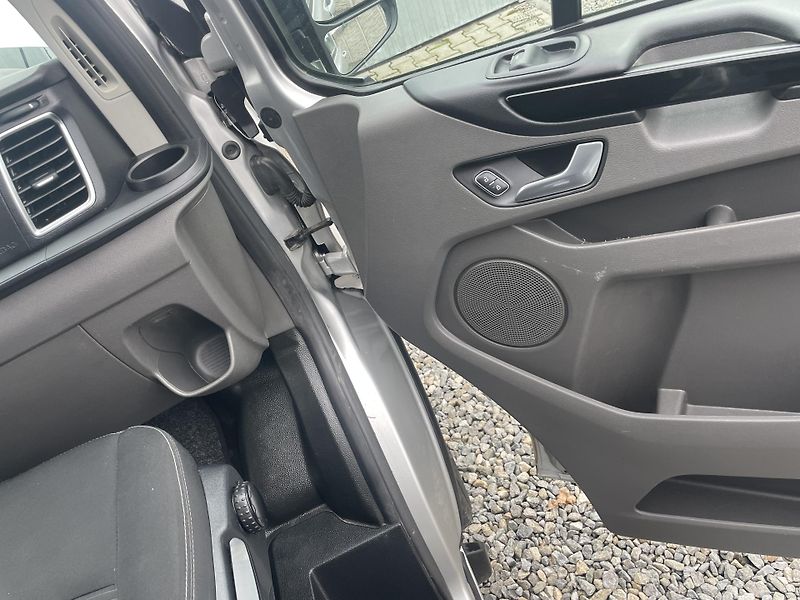 Ford Transit 2.0TDCi 130PS CONECT KARMANN - fotka 98 z 185