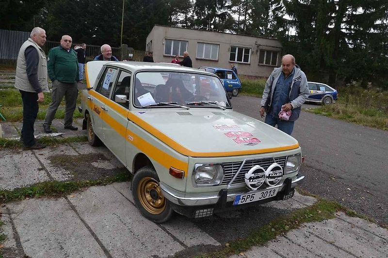 Auto hodně 