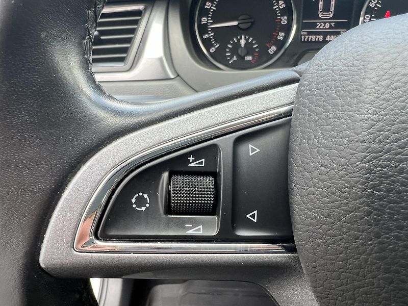 Škoda Rapid (2015) 1,6TDi 77kW AMBITION - fotka 13 z 32