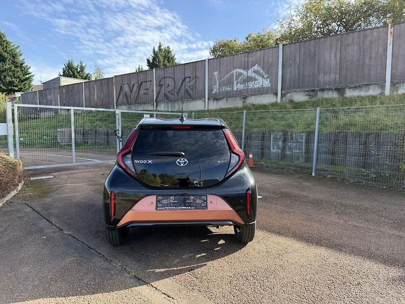 Toyota Aygo 1.5. Hybrid Executive - akční - fotka 4 z 9