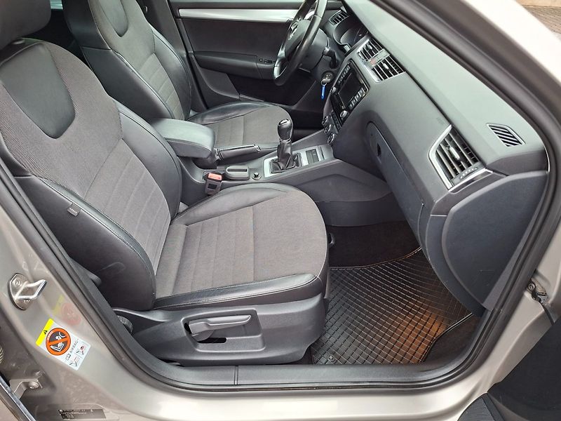 Škoda Octavia (2013) 1.4TSI 103kW 6MAN -S.KNIHA - fotka 25 z 48