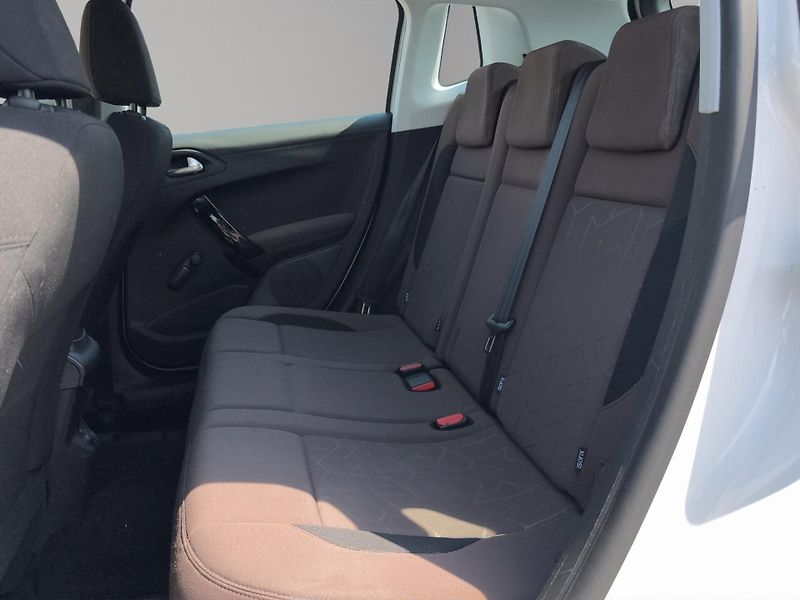 Peugeot 2008 (2015) ACTIVE 1.6 e-HDI 68kW, ČR, 1. - fotka 23 z 24
