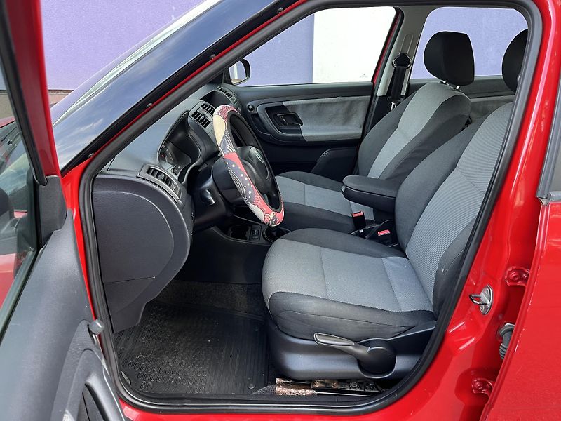 Škoda Fabia 1,2 HTP + pneu zima - fotka 10 z 26