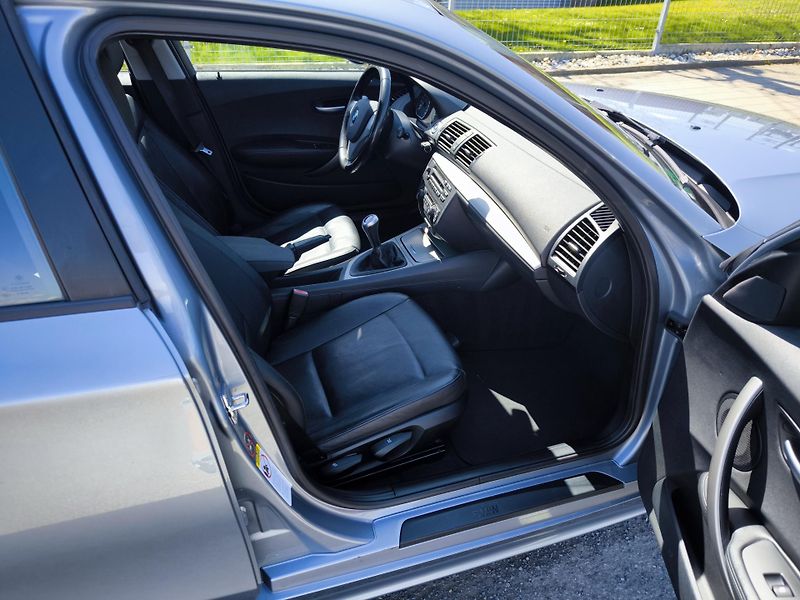 BMW Řada 1 116i 85kW SERVISKA - fotka 27 z 82