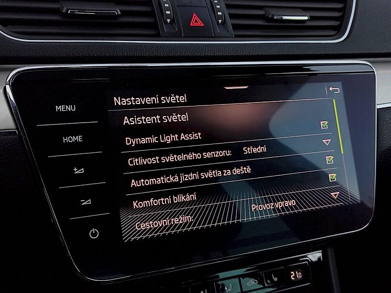 Škoda Superb (2020) L&K 2,0 Tdi 147 Kw 4x4 DSg - fotka 19 z 46