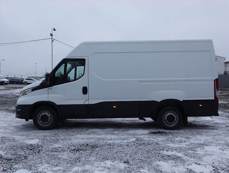 Iveco Daily (2020) 2.3 HPT, L3H2, 12m3, ČR, 1Maj - fotka 3 z 11