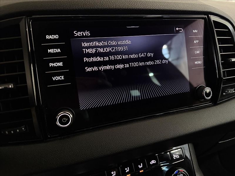 Škoda Karoq 2.0TDI DSG ACC SPORTLINE - fotka 22 z 37