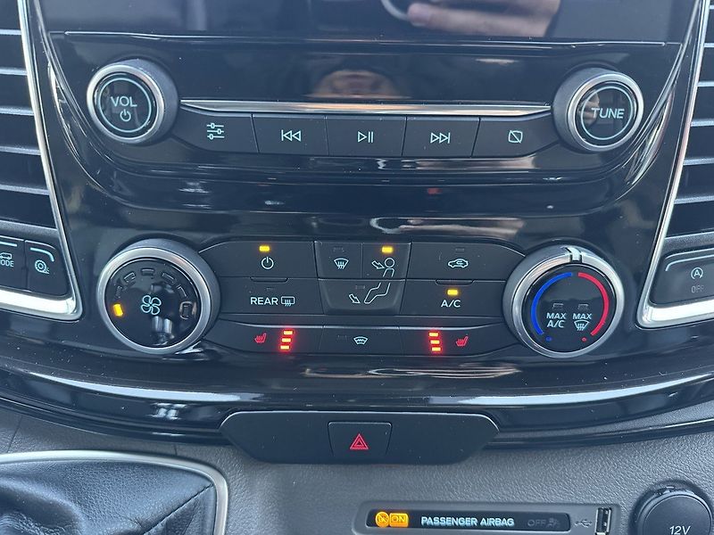 Ford Tourneo Custom (2022) 2.0EcoBlue Xenony Navi Kamera - fotka 9 z 49