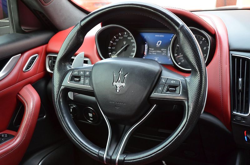 Maserati Levante (2018) 3.0 316kW SQ4 GranSport 106tkm - fotka 29 z 48
