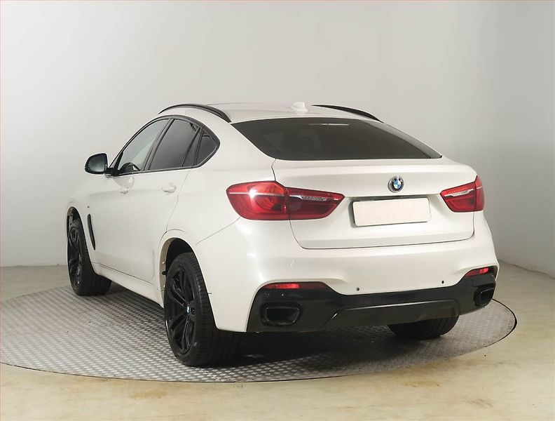 BMW X6 (2018) M Paket xDrive40d - fotka 4 z 25