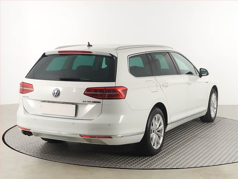Volkswagen Passat (2015) Highline 2.0 TDI, 4X4 - fotka 5 z 17