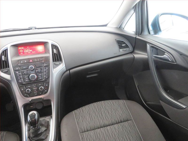 Opel Astra (2017) 1.6 CDTI, Serv.kniha, Tempomat - fotka 8 z 14