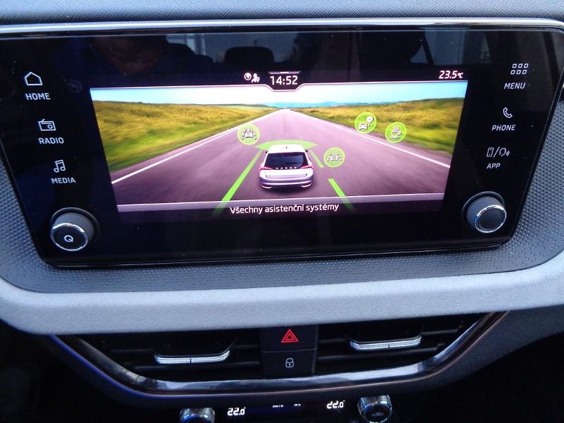 Škoda Scala 1.5 TSI DSG Selection  110 kW - fotka 18 z 28