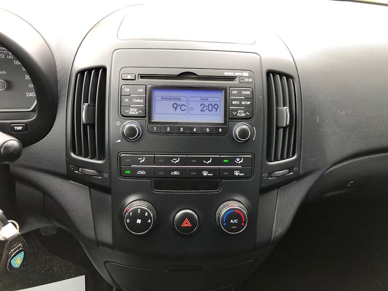 Hyundai i30 (2009) 1.4 16V - fotka 19 z 33