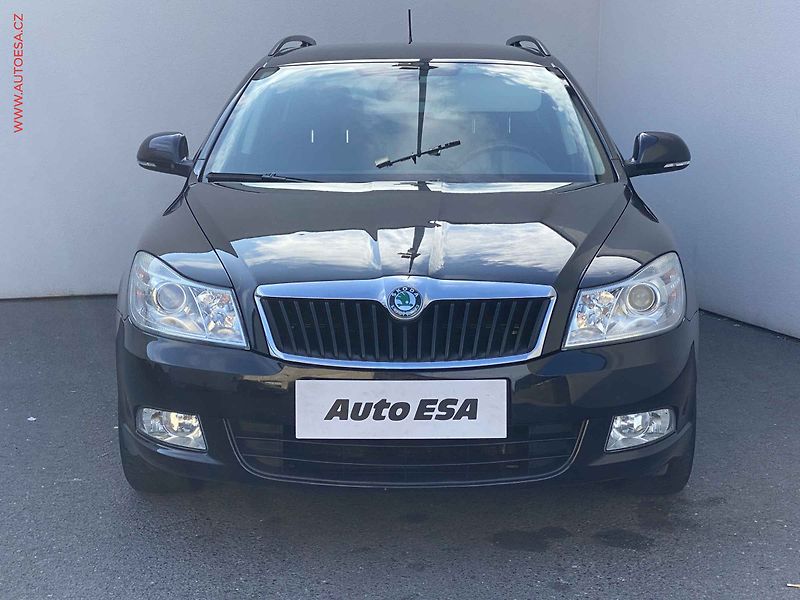 Škoda Octavia (2013) 2.0 TDi, Ambiente, TZ - fotka 2 z 16