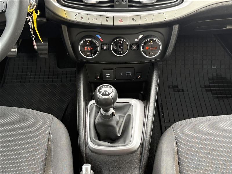 Fiat Tipo 1,4 i 16V Lounge - fotka 13 z 19