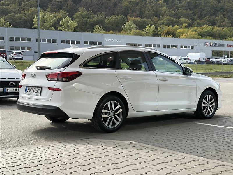 Hyundai i30 1,6 CRDi  WG Style - fotka 3 z 26
