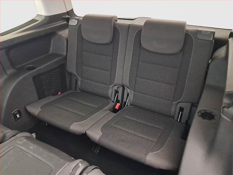 Volkswagen Touran (2011) 1.4 TSI, 7 míst, Navi - fotka 21 z 21