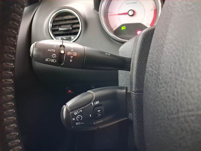 Peugeot 308 (2010) 1.6 HDi, po STK, Tažné - fotka 16 z 20