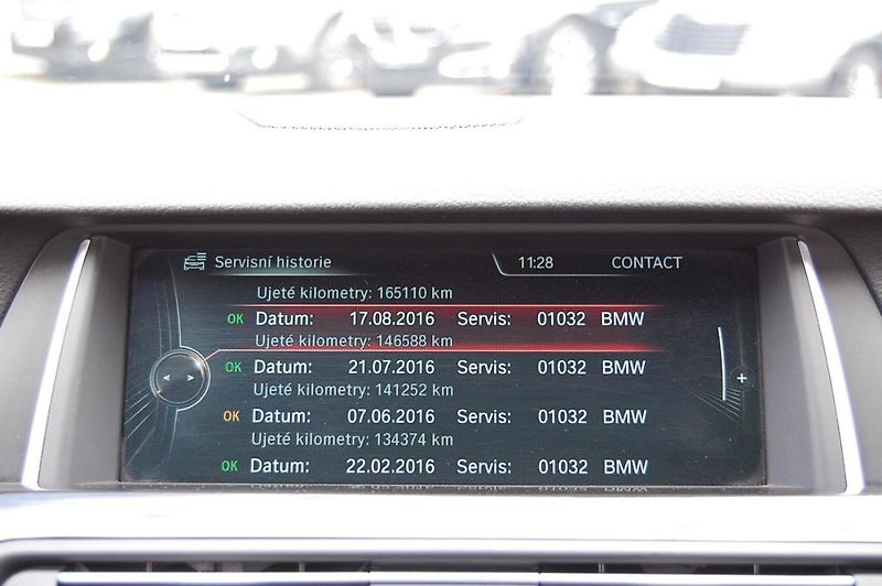 BMW Řada 5 (2014) 535d xDrive, 230 kW - fotka 26 z 48