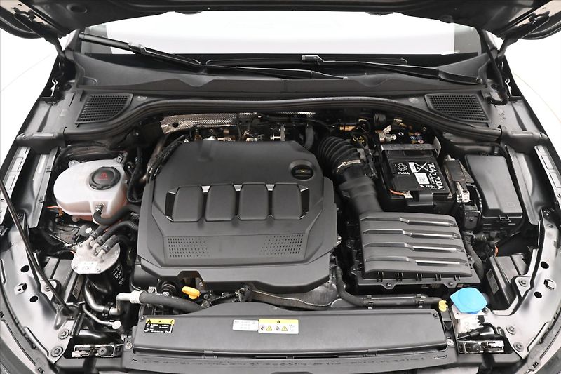 Volkswagen Golf 2,0 TDI 110kW Life LED Záruka - fotka 9 z 31