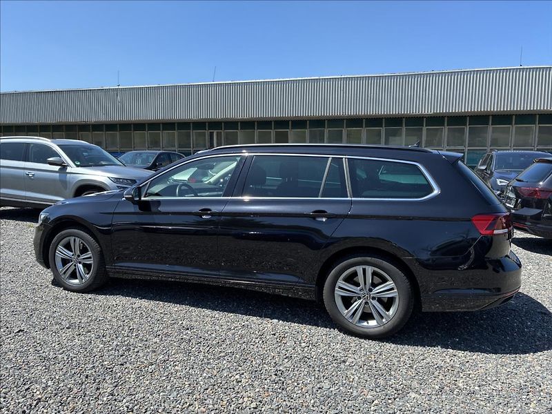 Volkswagen Passat 2,0 KAMERA 360,KEYLESS,VIRTUAL - fotka 3 z 31
