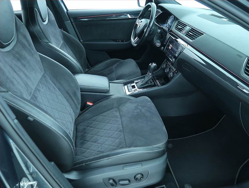 Škoda Superb (2017) Sportline 2.0 TDI, Automat - fotka 9 z 20