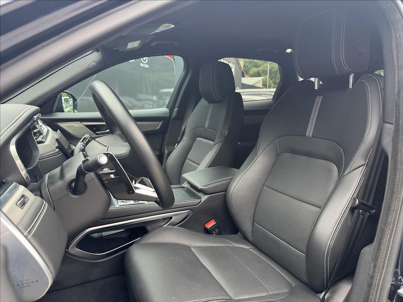 Jaguar F-Pace 3,0 R-DYNAMIC SE AWD DPH - fotka 12 z 33