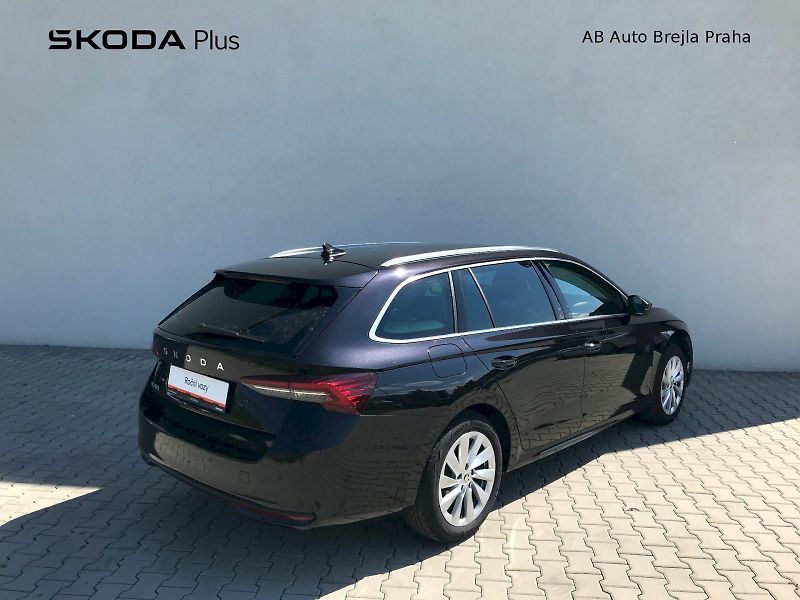 Škoda Octavia (2025) COMBI TOP SELECTION 1,5 TSI M- - fotka 2 z 23