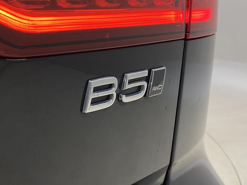 Volvo V60 CC B5 AWD MOMENTUM AUT - fotka 40 z 53