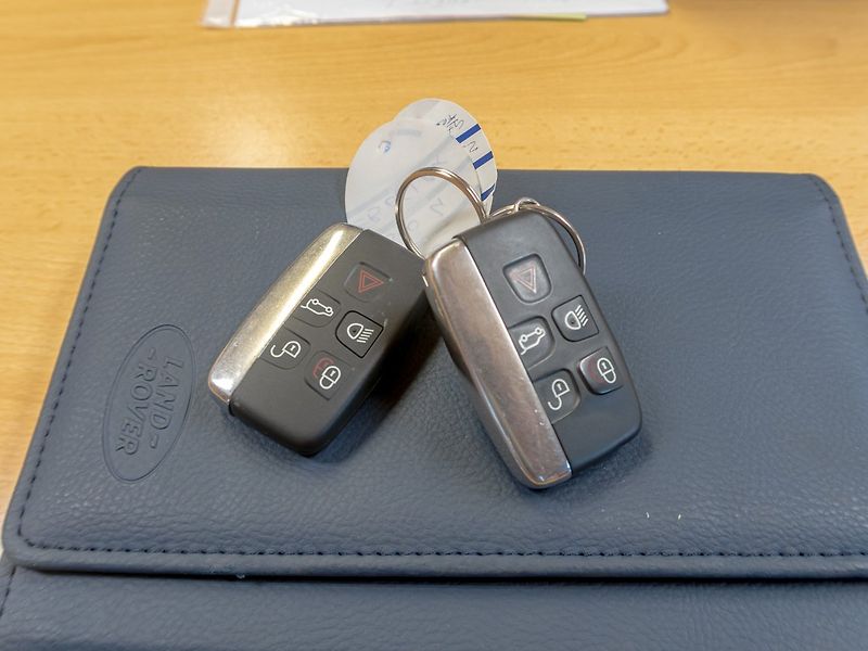 Land Rover Discovery (2013) 3.0D 155KW 7sed – NAVIJÁK - fotka 57 z 57