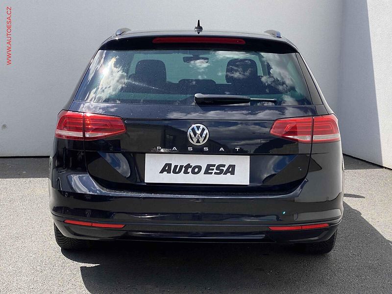 Volkswagen Passat (2018) 1.4 TSi, Comfortline, navi - fotka 5 z 17