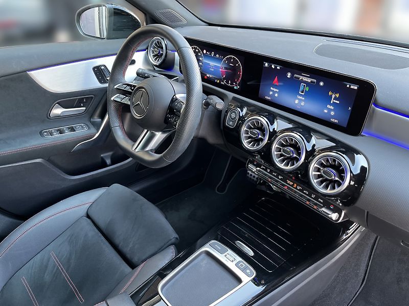 Mercedes-Benz Třídy A A-Třída 200 d AMG Night Manufa - fotka 18 z 20
