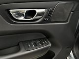 Volvo XC60 B4 AWD R-DESIGN AUT CZ - náhled 17