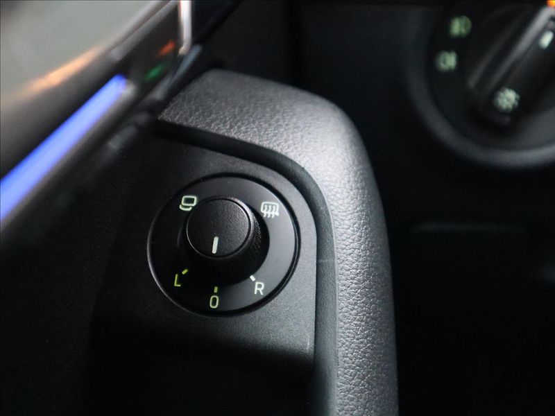 Škoda Octavia 2,0 TDi DSG Style ACC LED - fotka 13 z 41