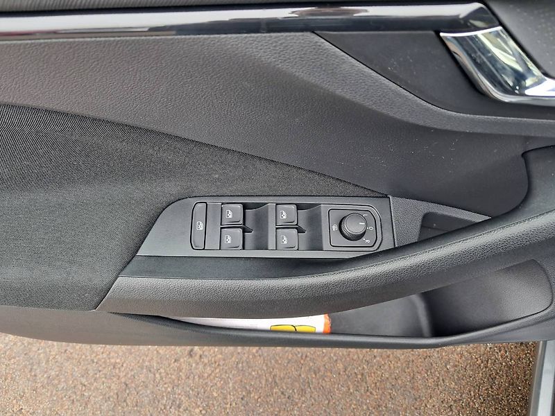 Škoda Scala (2024) SELECTION 130 let  1.0 TSI / 8 - fotka 16 z 29