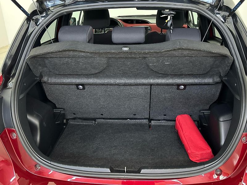 Toyota Yaris Hatchback - fotka 10 z 30