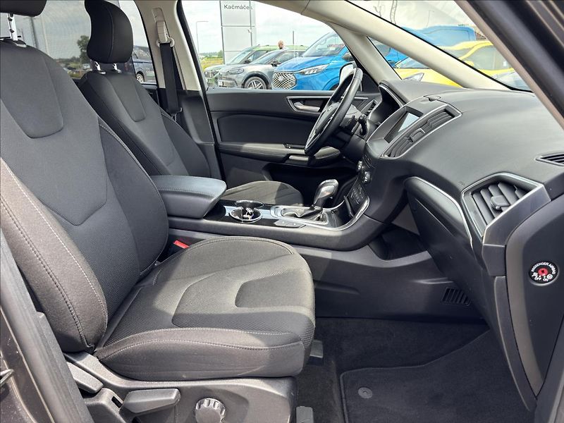 Ford S-MAX 2,0 EcoBlue 132kW Titanium 4X4 - fotka 22 z 39