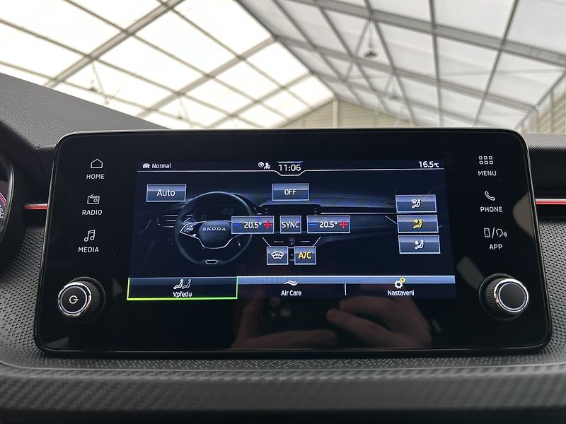 Škoda Scala 1.5 TSI Monte Carlo - fotka 11 z 26
