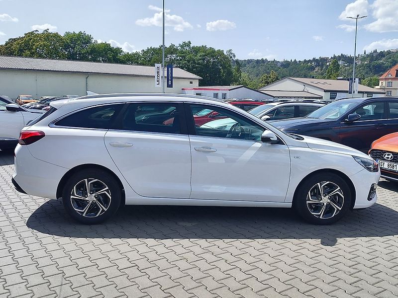 Hyundai i30 1.5 T-GDI/117kW Smart DCT - fotka 4 z 32