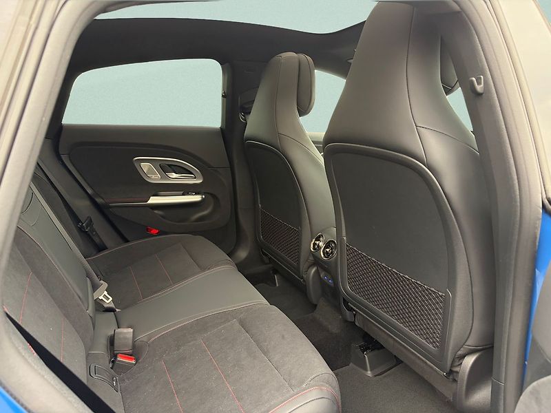 Mercedes-Benz CLA (2025) 220 4MATIC - fotka 14 z 15