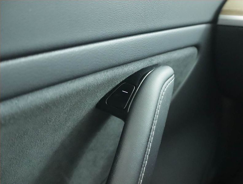 Tesla Model 3 (2019) Long Range 4WD 78kWh, SoH 85% - fotka 17 z 22