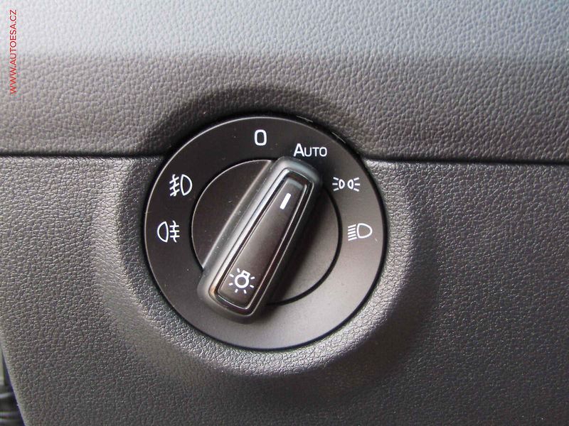 Škoda Octavia (2017) 1.6 TDi, Ambiente, DSG, panor - fotka 12 z 21