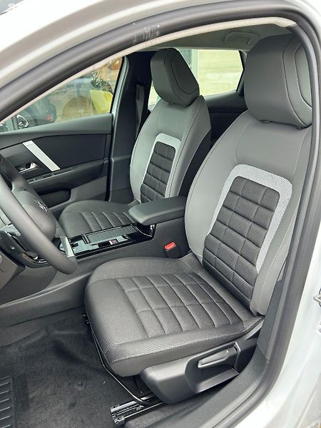 Citroën C4 (2025) PLUS 1.2 PureTech 1 - fotka 5 z 15
