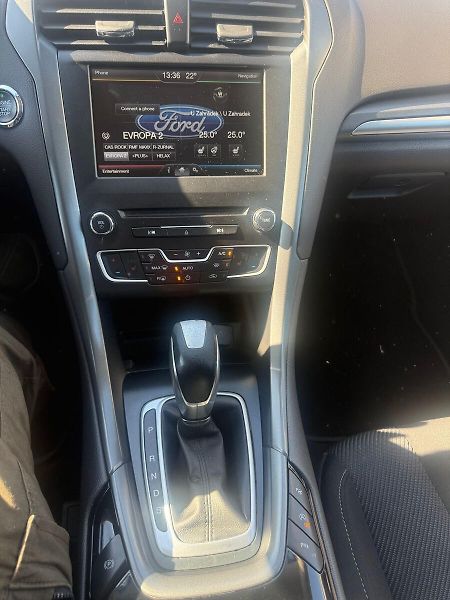 Ford Mondeo 2,0 Tdci Liftback Automat - fotka 15 z 17