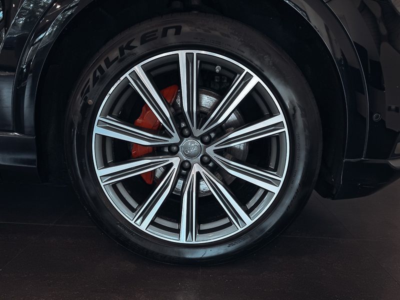 Audi Q8 50TDI S-line Quattro 210 kW - fotka 9 z 27