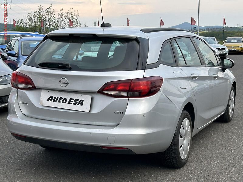 Opel Astra (2017) 1.6CDTI, ČR, servis.kniha - fotka 4 z 14