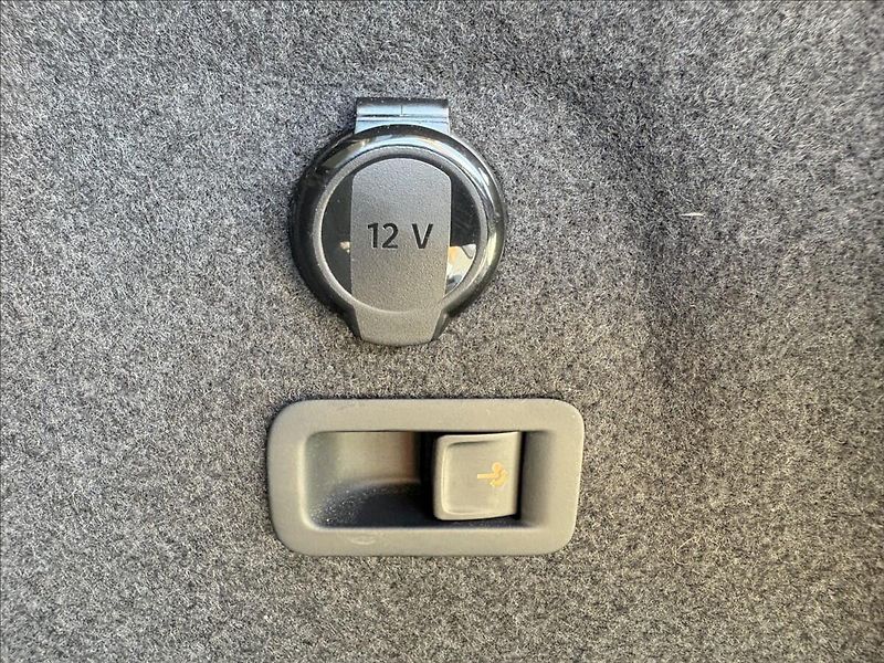 Volkswagen Golf 2,0 TDI 110 KW AUTOMAT STYLE - fotka 34 z 35