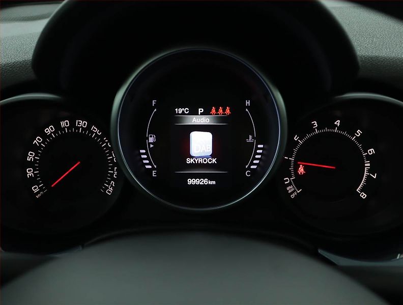 Fiat 500X (2018) 1.4 MultiAir, Automat, Kůže - fotka 11 z 17
