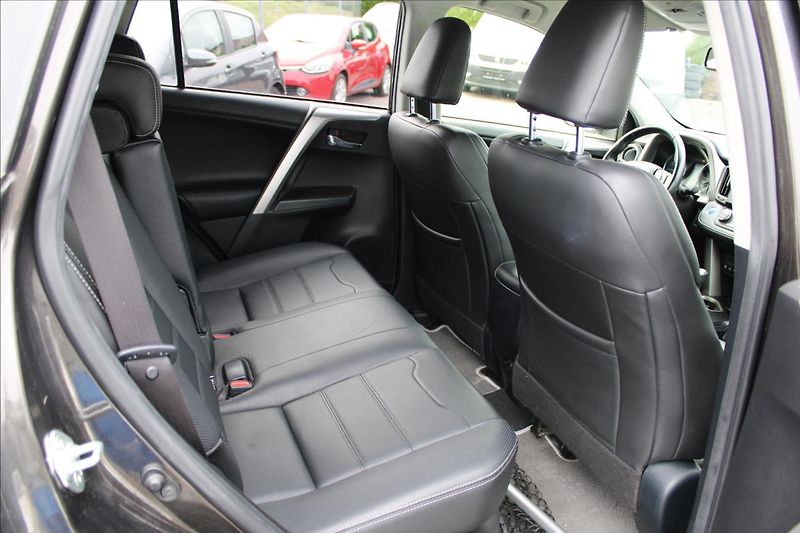 Toyota RAV4 2,5 Hybrid 4x4 LED, NAVI, kůže - fotka 17 z 28